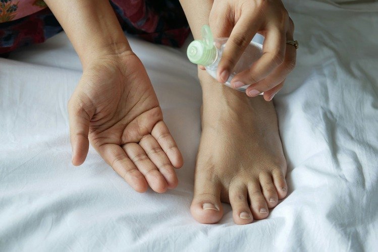 Cómo usar ácido nítrico para verrugas y lesiones cutáneas